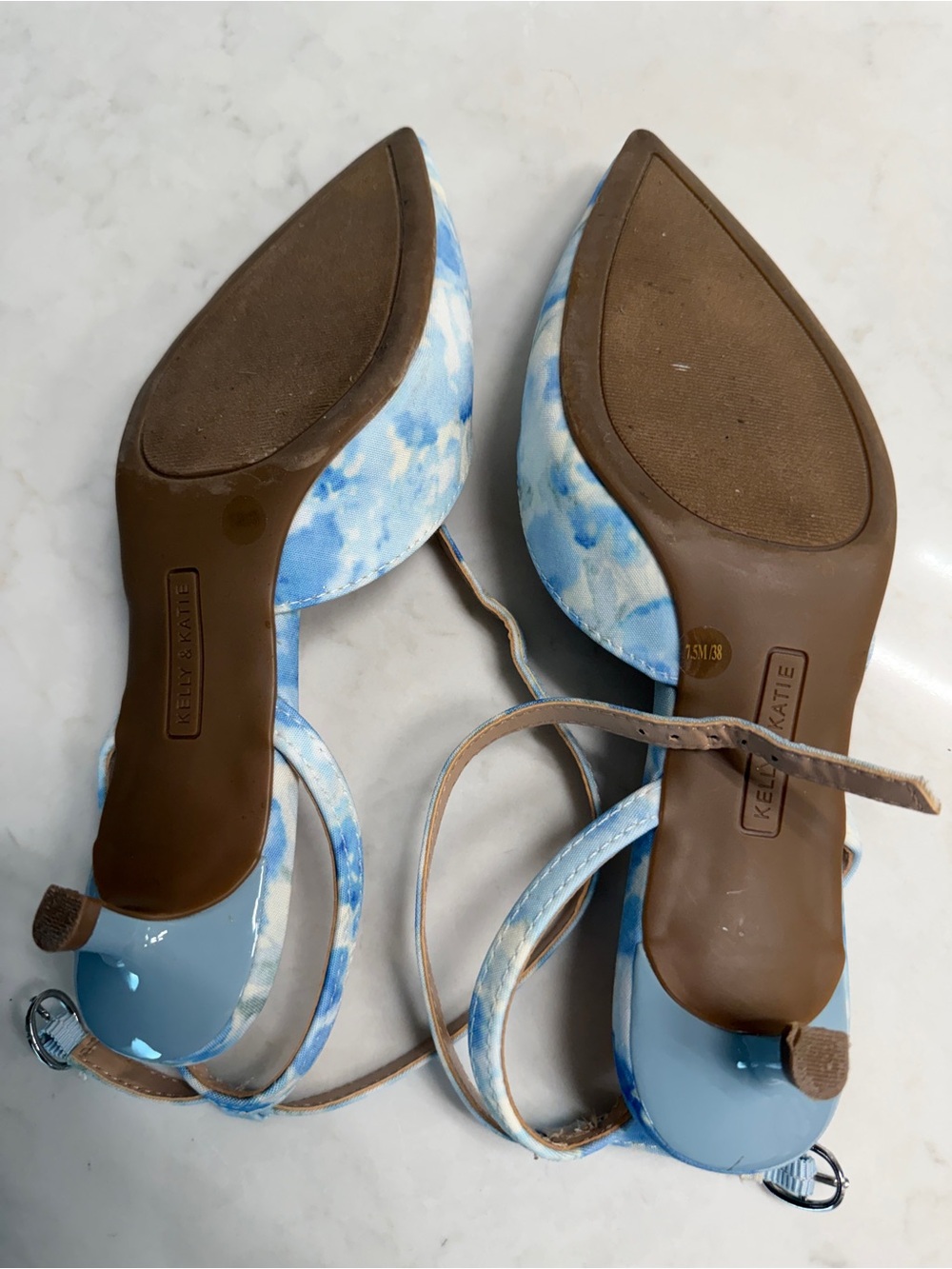 Kelly & Katie Color Blue/White Floral Print  Slingback Kitten Heel - Picture 2 of 3